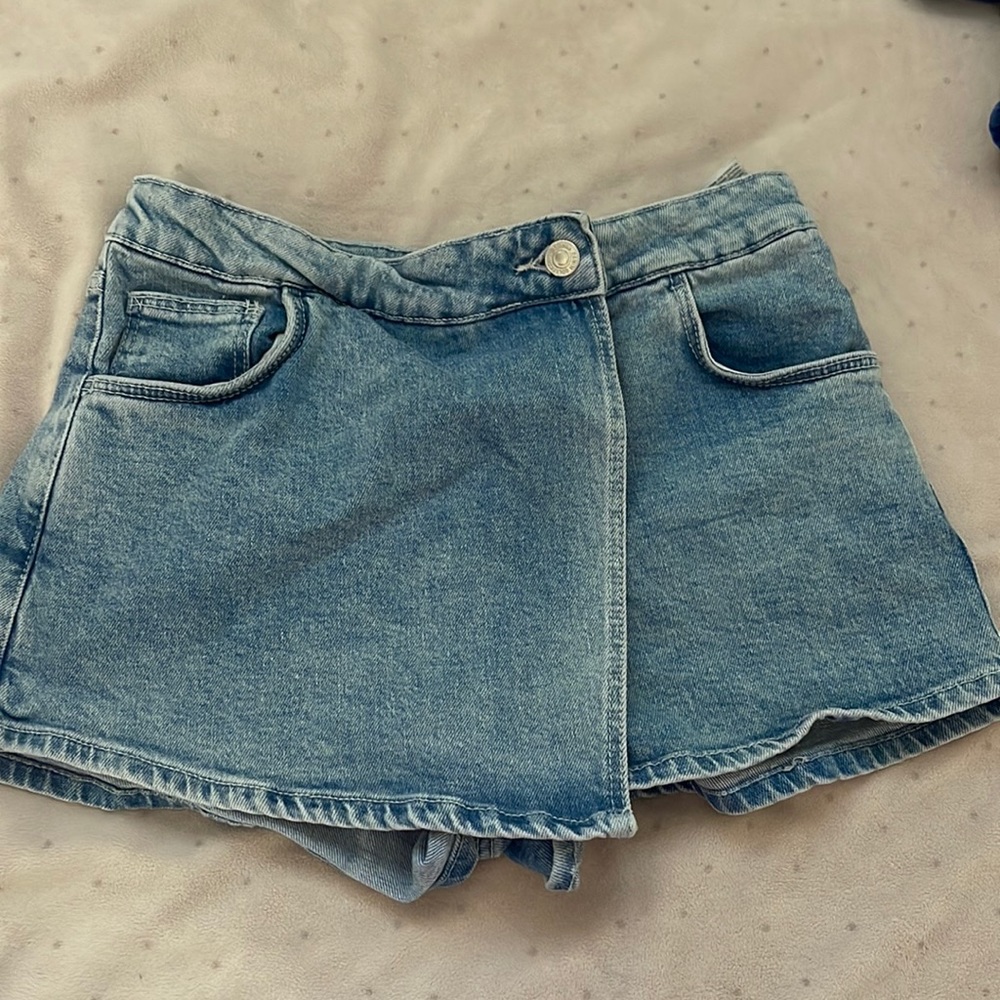 size 36 runs like a 34
